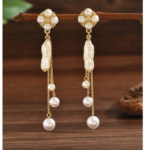 Luxe Gold Tone Faux Pearl Drop earrings - Picture 3 of 4